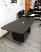 Mesa para sala de juntas 8 personas 2.40x1.10mts con contactos  (2 usb y 3 contactos)