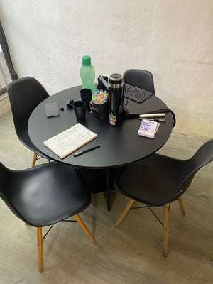 Set Mesa redonda con 4 sillas Eames