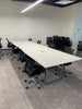 Mesa para sala de juntas 8 Plazas Base Metálica con Contactos y USB